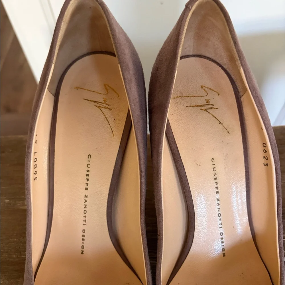 Giuseppe zanotti suede heels PRISTINE 39 classic taupe